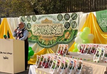 جشن ولادت حضرت زهرا (س) با حضور خانواده شهدا در دبیرستان عاشورا ناحیه دو شهرری 