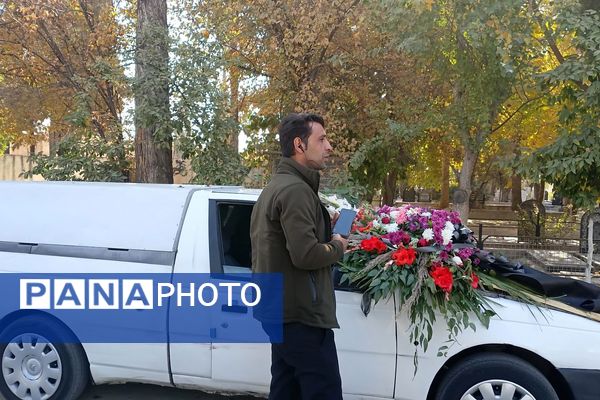 تشییع پیکر مادر شهیدان مشتاقیان در شیراز