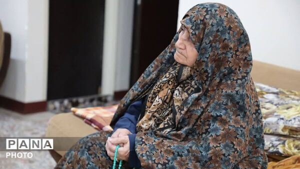 دیدار نایب رئیس مجلس شورای اسلامی و استاندار البرز با خانواده‌های معظم شهدا ی جنگ رمضان