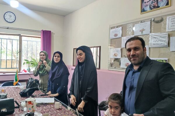 دیدار و تکریم مسئولین شهری با فرهنگیان دبستان ستایش و صابران یک به مناسبت هفته معلم