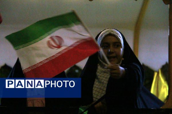 نورافشانی و گلبانگ الله اکبر در یزد، جلوه‌ای از جشن سالگرد پیروزی انقلاب