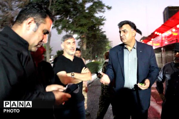 بازدید مدیر آموزش و پرورش منطقه پردیس از موکب های پذیرایی و ستاد اسکان زائرین