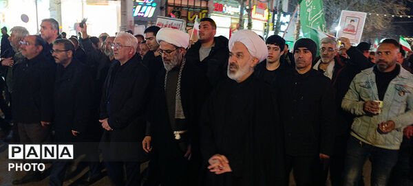 اجتماع و راهپیمایی در هفتین شب در شهرستان بجنورد 