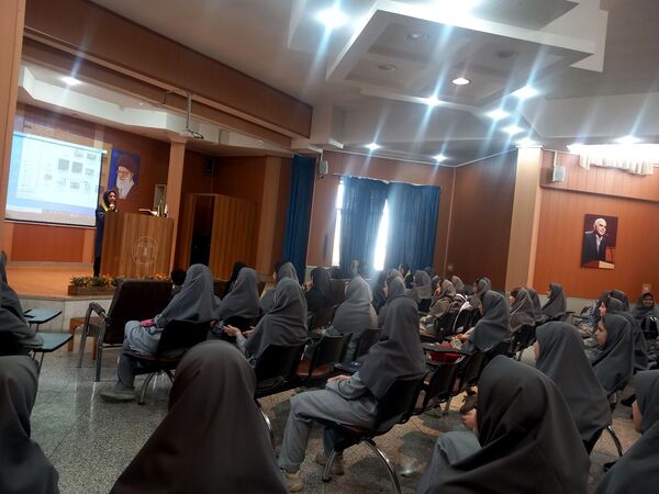 جشن جوانه ها باشور و شوق دانش آموزان در دبیرستان آرمینه مصلی نژادمشهد