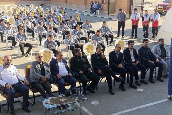 مراسم پدافند غیرعامل در دبیرستان بشارت بهارستان‌دو 