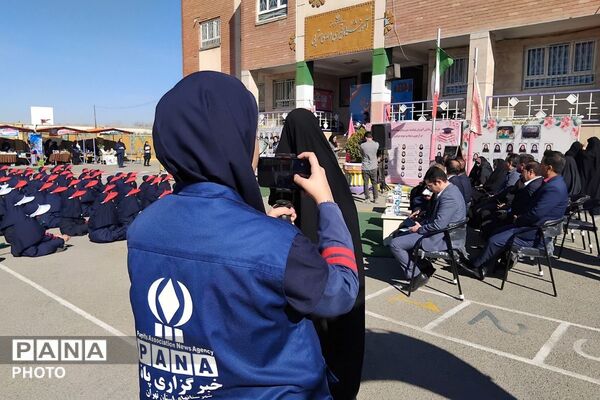 گرامیداشت هفته سلامت روان در دبیرستان فرزانگان ملارد 
