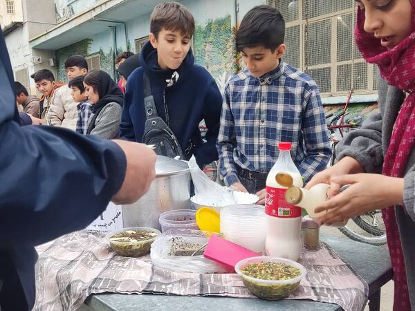 برپایی بازارچه دانش‌آموزی به‌مناسبت عید مبعث 
