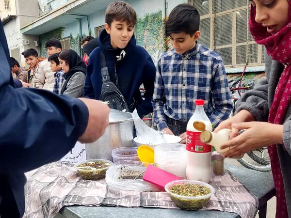برپایی بازارچه دانش‌آموزی به‌مناسبت عید مبعث 