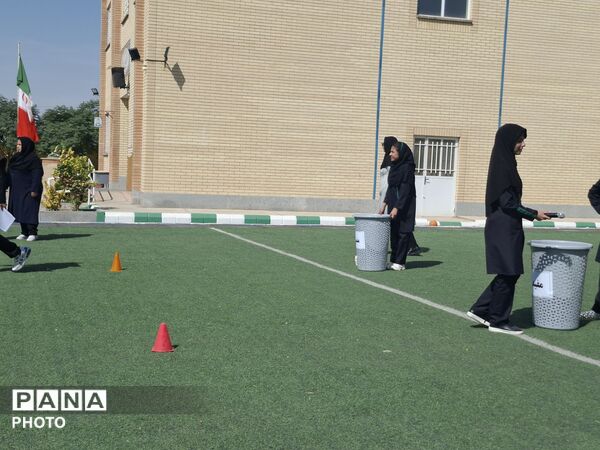 اجرای مسابقات ورزشی در دبیرستان پدران آسمانی 