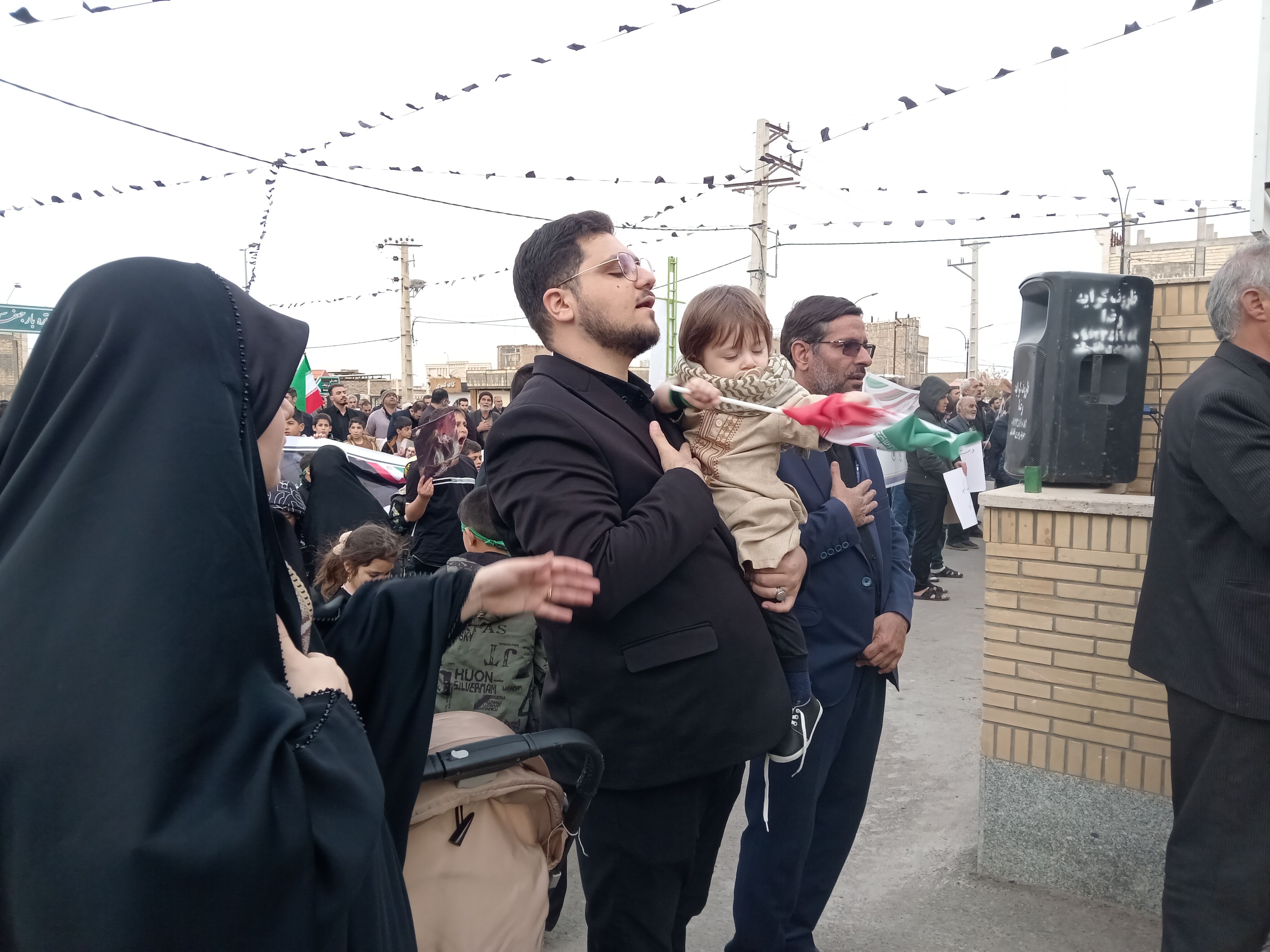 همه ما باید مطیع امر ولایت باشیم