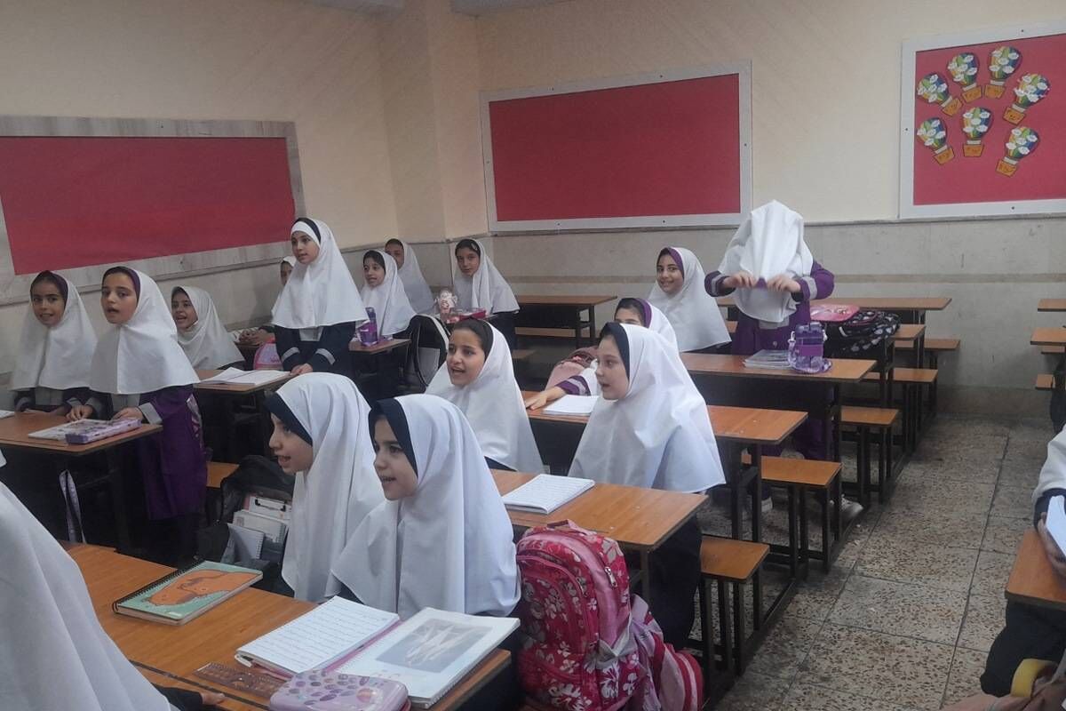 حضور نیروی انتظامی و فراجا در کلاس های درس دبستان حضرت مریم ۱