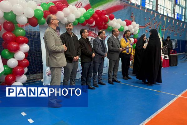 یاوران انقلاب؛روشنای مسیر نوجوانان امروز