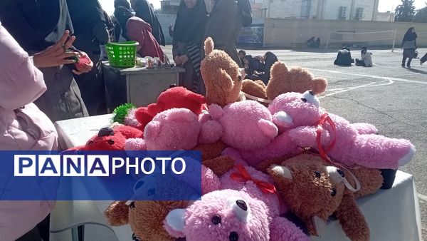 بازارچه‌‌ دانش‌آموزی در‌ دبیرستان‌ نمونه‌ اندیشه‌ کاشمر