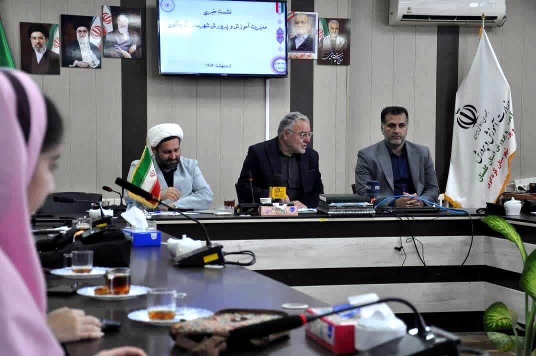 نشست خبری اصحاب رسانه به میزبانی مدیریت آموزش و پرورش کردکوی 