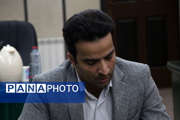 نشست صمیمانه دبیران منتخب زبان و ادبیات فارسی