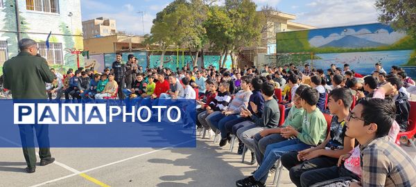 آشنا شدن دانش‌آموزان مدرسه فرزانگان با انواع آسیب‌های اجتماعی 