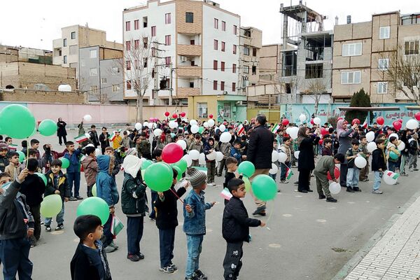 جشن پیروزی انقلاب اسلامی در مدارس رباط‌کریم