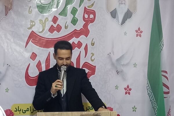 بیعت نوجوانان مدرسهٔ امام خمینی (ره) قرچک با آرمان‌های امام راحل در چهل و هفتمین جشن پیروزی انقلاب 