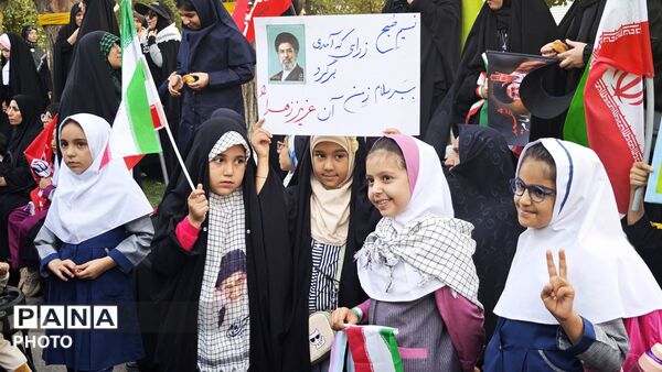 رزمایش «جانفدایان» با شعار «لبیک یا خامنه‌ای» در شهرستان بروجن
