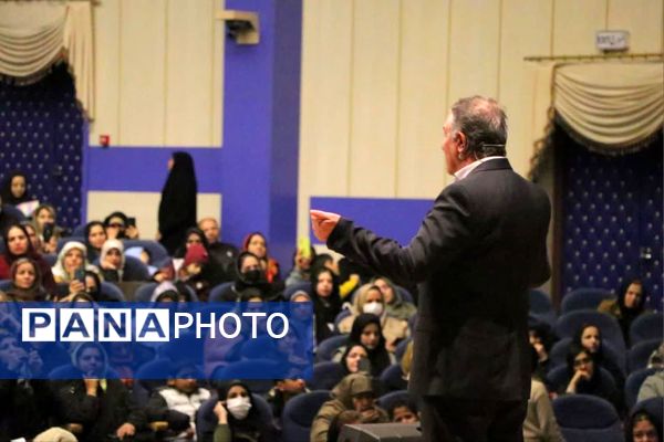 همایش راهکارهای اختلالات یادگیری دانش آموزان در نجف آباد 