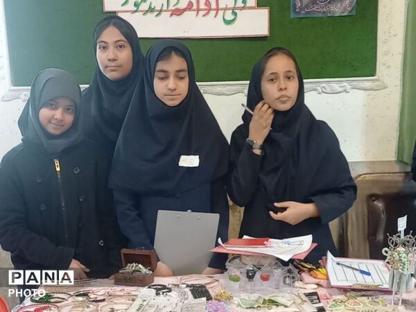 بازارچه کسب و کار دانش‌آموزی در دبیرستان شاهد زکیه 