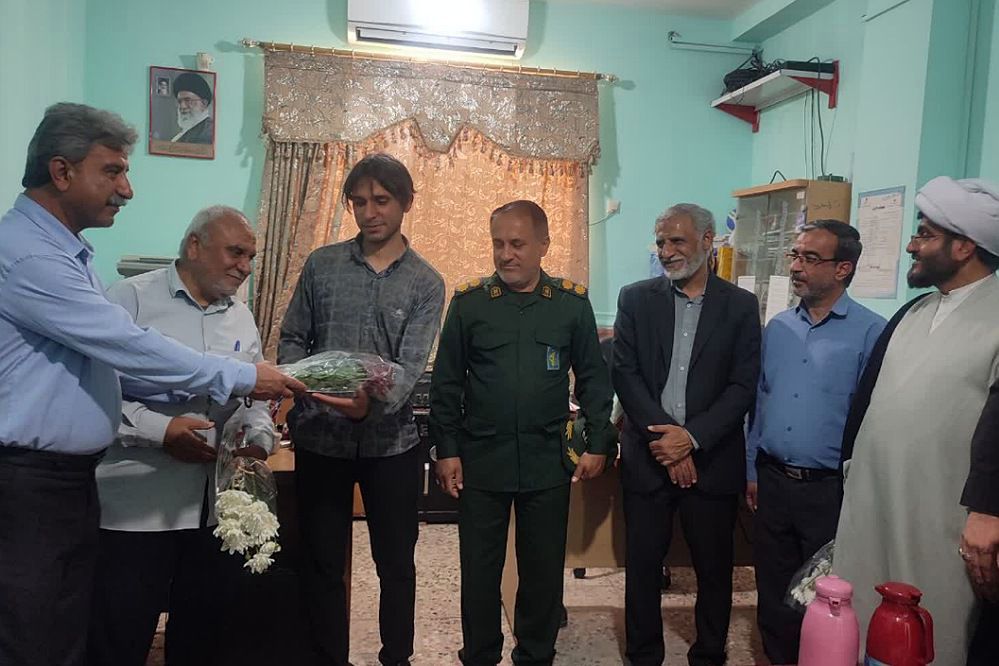 تجلیل از مدیر و کارکنان مدرسه نمونه رازی سعدآباد