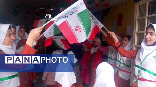 گلریزان مزار شهدا و نواختن زنگ انقلاب در دیواندره