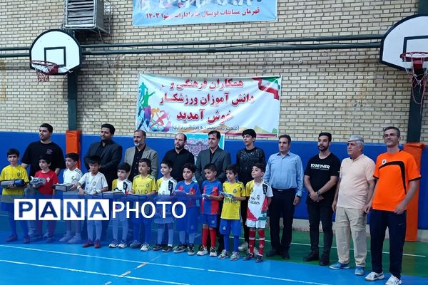 پدر و پسر در میدان ورزش؛ شور و نشاط ورزشی در مدرسه علامه طباطبایی پیشوا