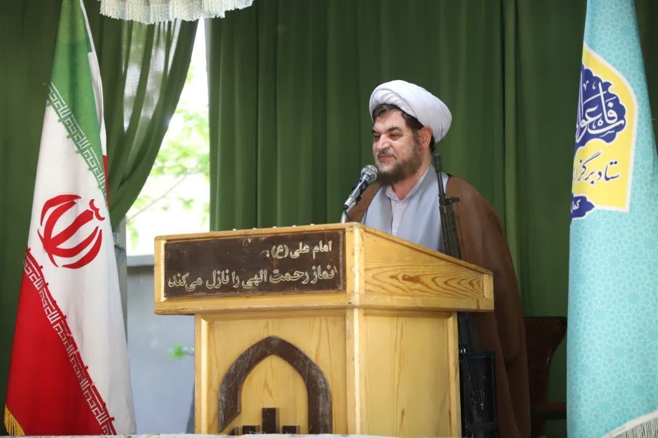 سعادت و آینده هر جامعه‌ای در دستان معلمان آن جامعه رقم می‌خورد