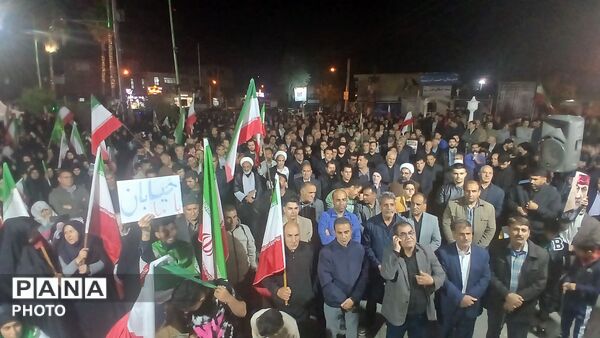 مردم پلدختر در حمایت از انقلاب هر شب  در خیابان هستند