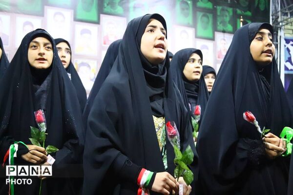 سوگواره شبانه دانش آموزان تبریز در تجمعات مردمی برای رهبر شهید