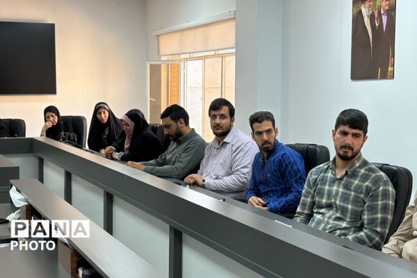 نشست صمیمی سرگروه‌ها به مناسبت هفته امور تربیتی