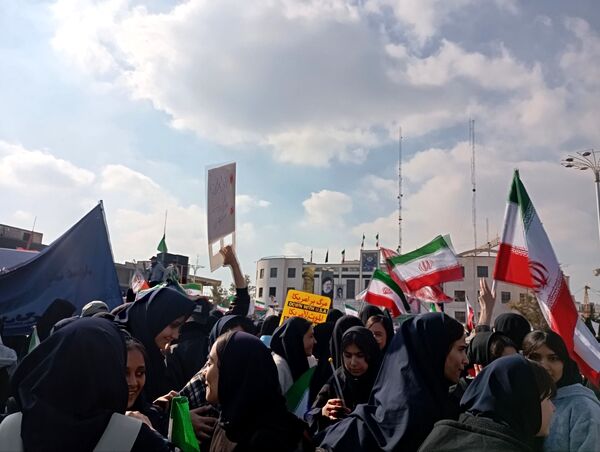 حماسه دانش‌آموزان مشهدی در روز ۱۳ آبان