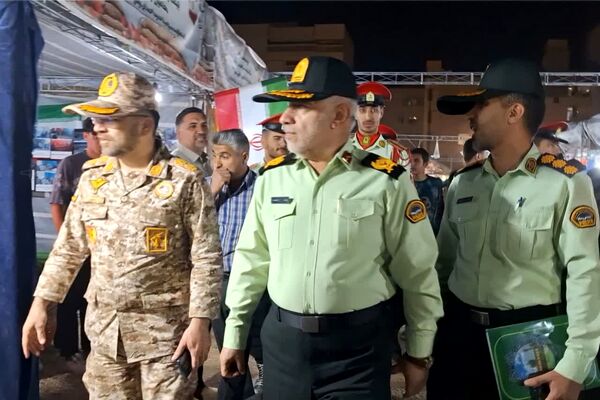 بازدید از نمایشگاه اسوه به‌مناسبت هفته دفاع مقدس در شیراز