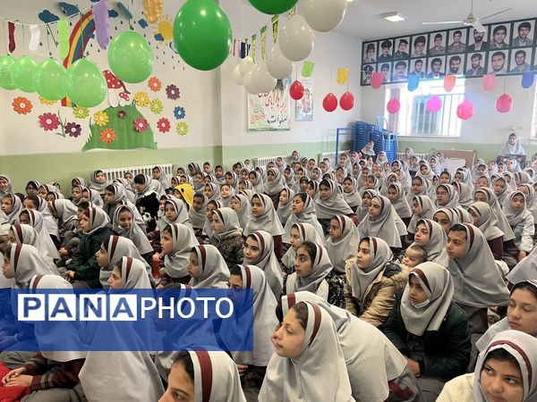 جشن یاوران انقلاب در دبستان شهید نوروزی ابرکوه