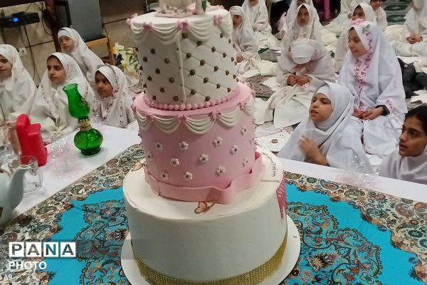 جشن روزه اولی‌ها در دبستان الهام حاجیان ناحیه دو شهرری 