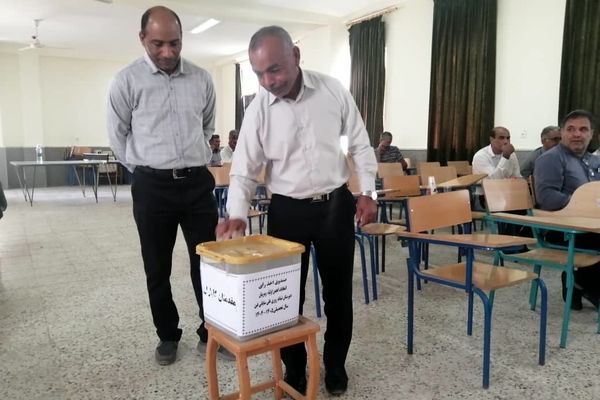 انتخابات انجمن اولیا و مربیان در دبیرستان علی سایانی فین