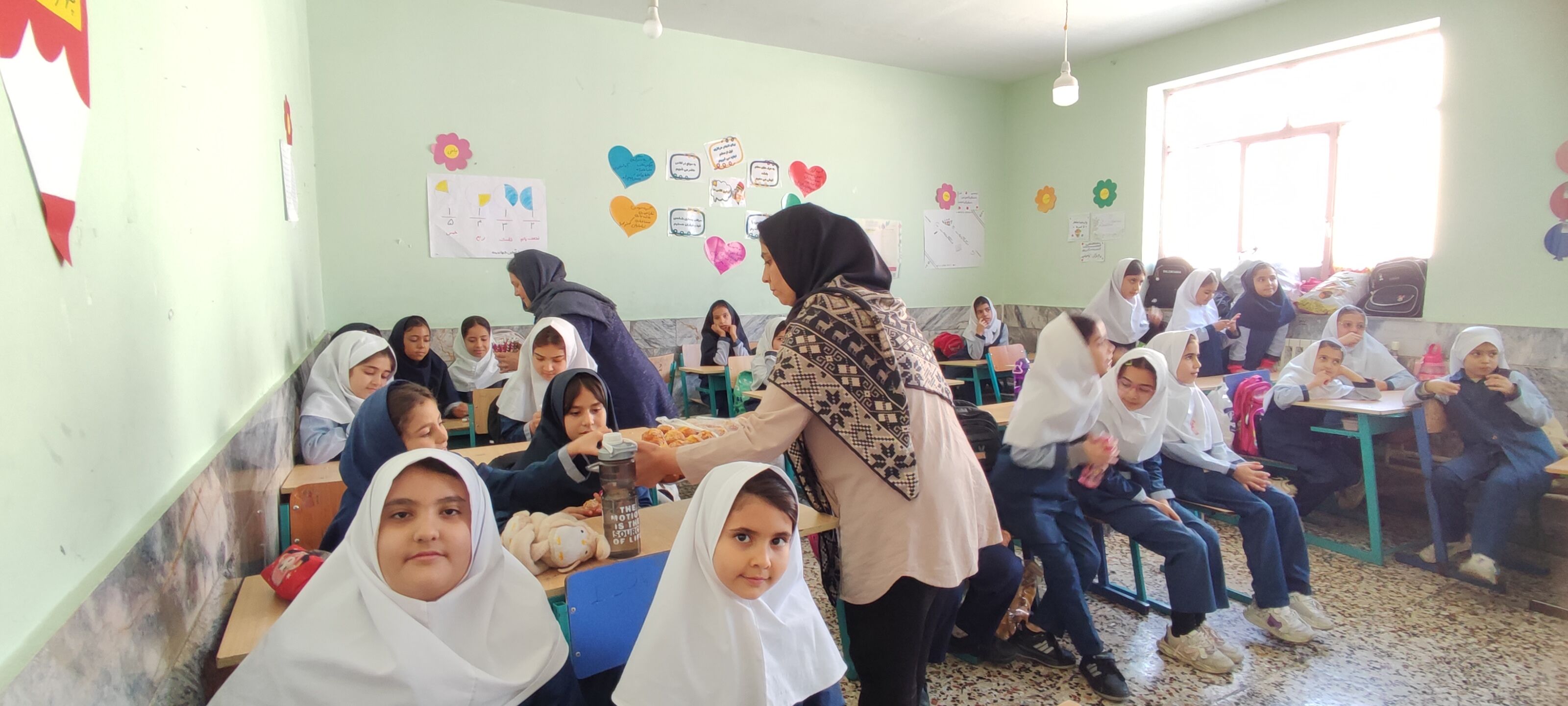جشن خودکار پایه چهارم مدرسه شهید خاقانی در شهرستان شیروان
