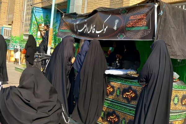 سوگواری فرهنگیان و دانش‌آموزان شهرستان قرچک در مدرسهٔ متوسطه اول بنیاد پانزده خرداد 