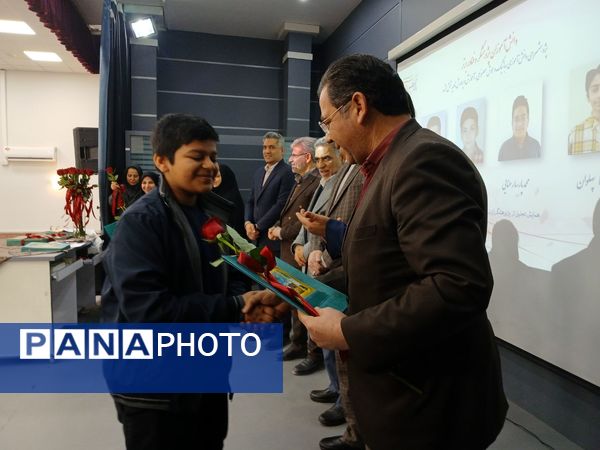 آیین تکریم و تجلیل از پژوهشگران برتر ناحیه۶