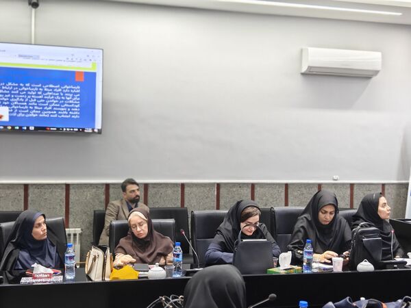 (طرح هم راه) همراهی والدین با مدرسه برای رشد آموزشی و تربیتی دانش‌آموزان پایه اول