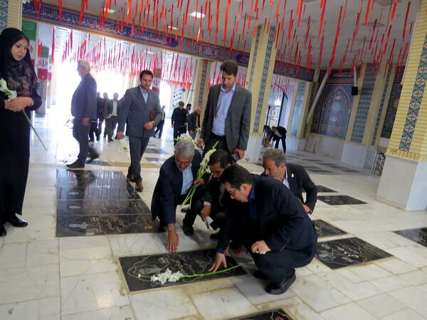گلباران مزار شهدای دانش‌آموز و معلم در بجنورد