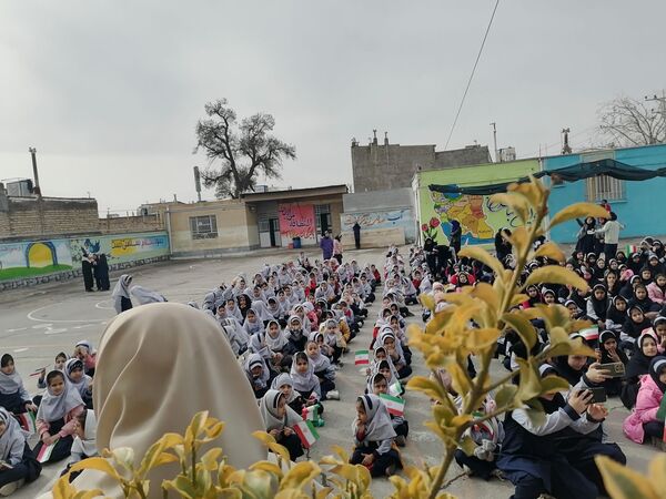 مراسم سالگرد و ورود امام خمینی(ره)و روز جهانی حجاب در دبستان ناهید نخودی 