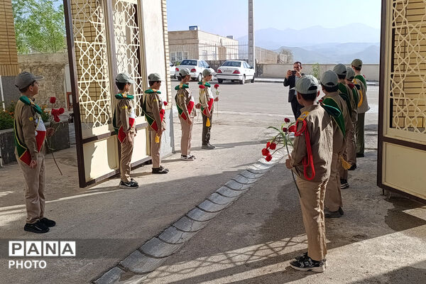 آیین زنگ سپاس معلم در هنرستان نور هل اتی حصار گرمخان