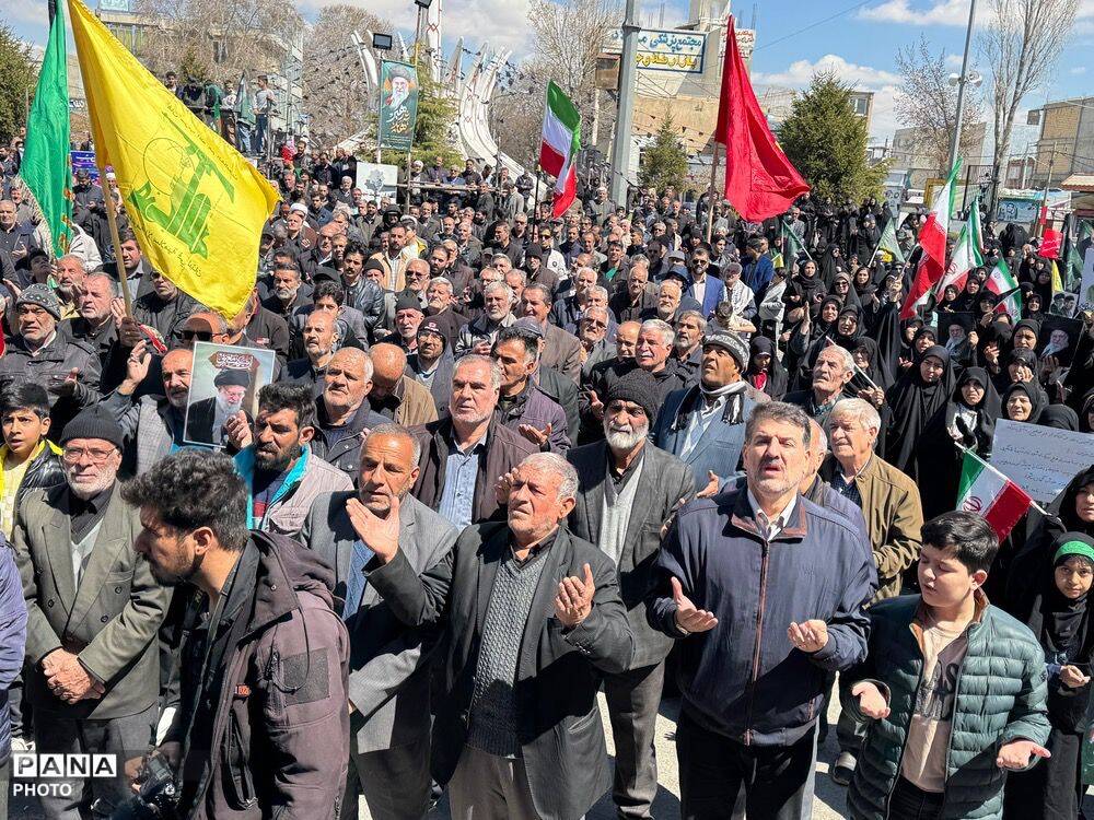 خروش مؤمنان در دسته عزاداری رهبر