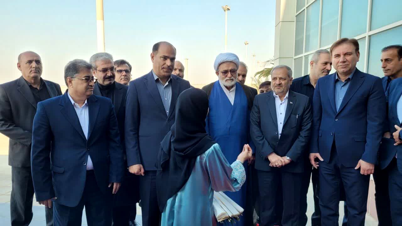 وزیر آموزش و پرورش برای حضور در یادواره شهید شاخص دانش‌آموزی وارد استان بوشهر شد