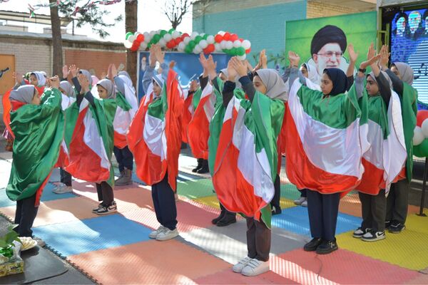 طنین زنگ انقلاب در بهارستان‌دو 