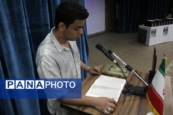 تجلیل از برگزیدگان دبیرستان شهید بهشتی شهرستان بوشهر (1)