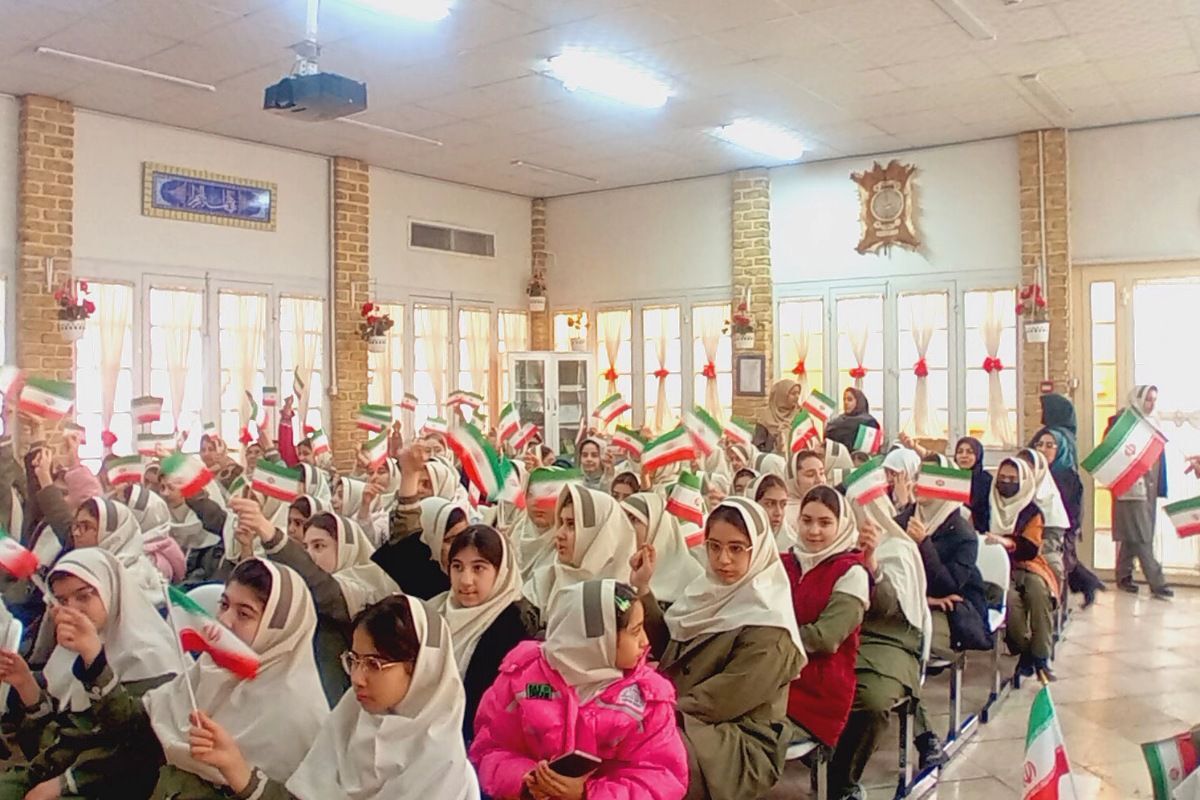 جشن پیروزی انقلاب اسلامی در مدرسه دکتر کیهانی1