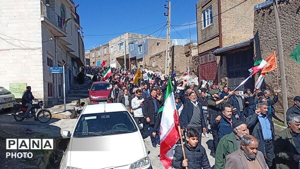 راهپیمایی مردم شهر علی آباد دمق به‌مناسبت روز ۱۲ فروردین